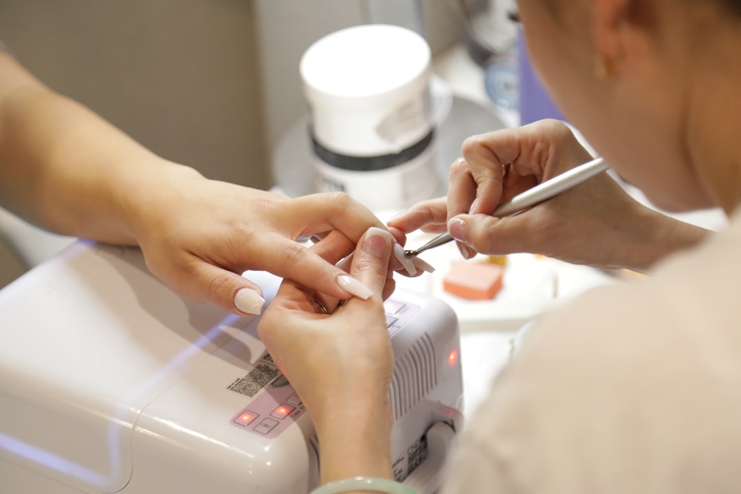 Лунный маникюр в Самаре — фото работы